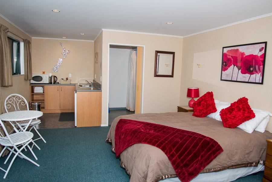 Te Waka Lodge Te Anau Exterior foto